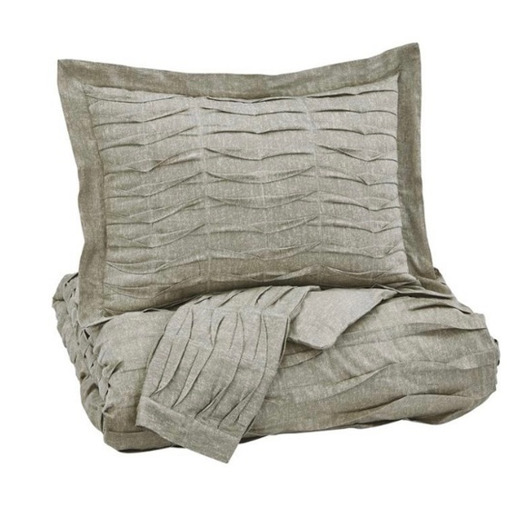 Voltos King Duvet Cover Set ( duvet and 2 king shams) . New condition,but washed - Picture 3 of 4